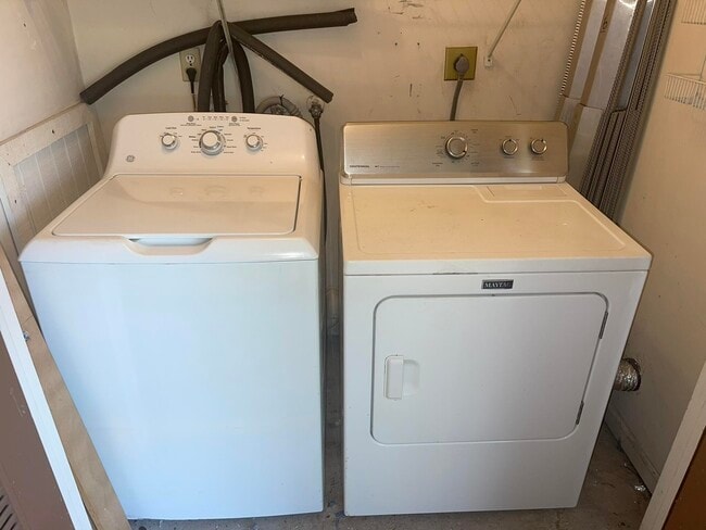 Building Photo - 4185 Oak Terrace Dr