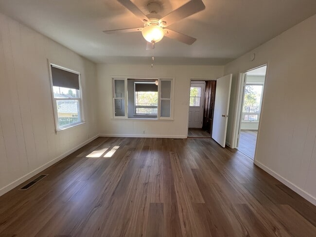 Building Photo - 503 1/2 S Auburn St