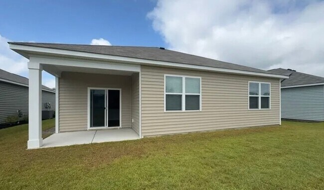 Building Photo - $500 off first month’s rent if lease signed by February 28th!!!!