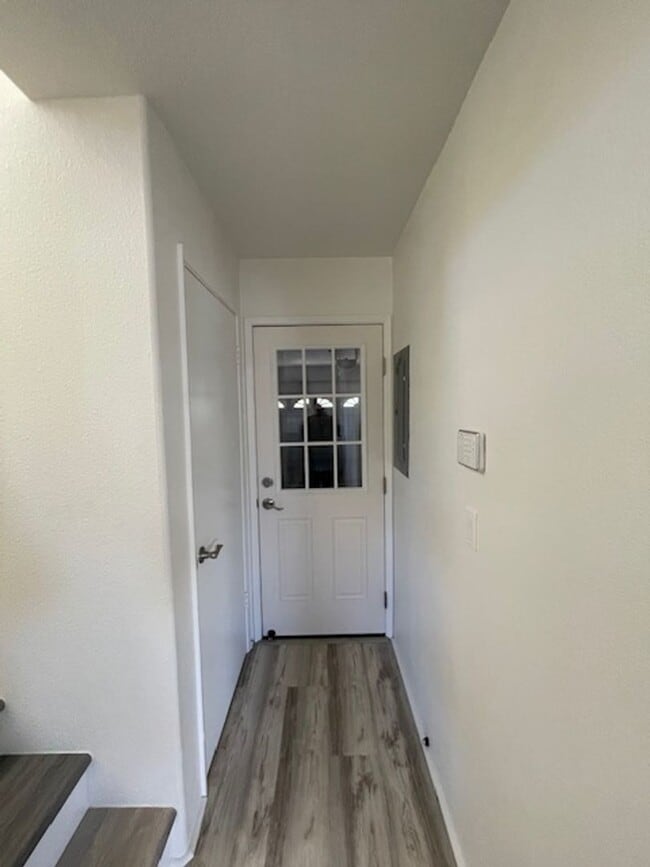 Building Photo - Royal Kunia 5 Bed 3 Bath 2 Car Garage