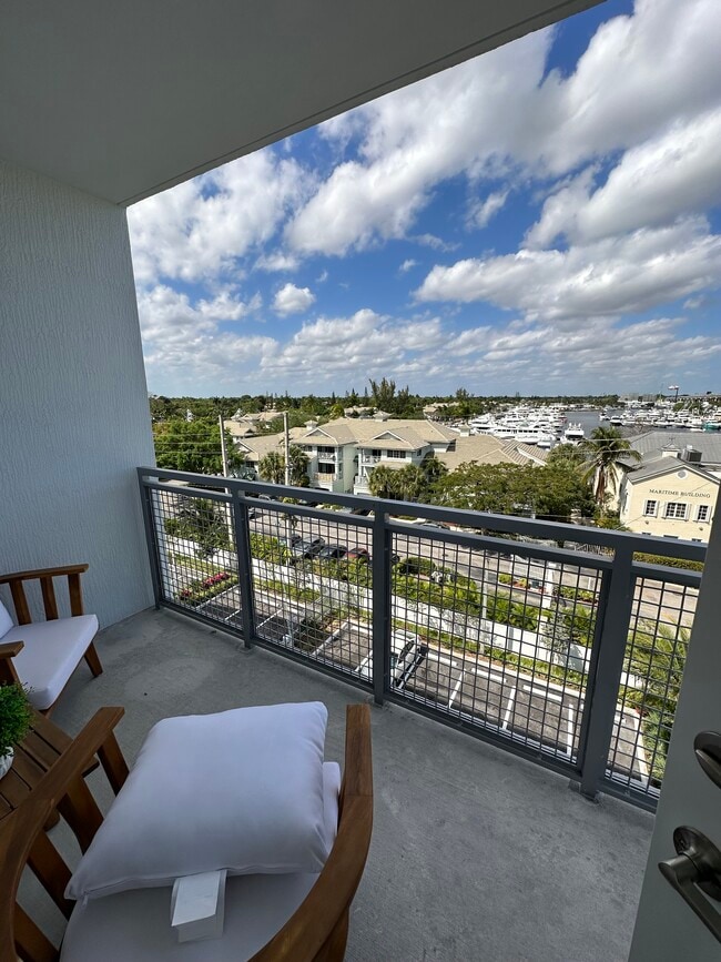 Building Photo - 2620 E Marina Bay Dr