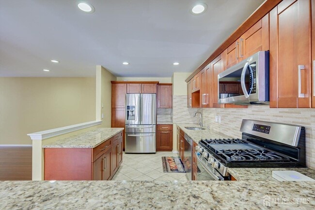 Building Photo - 160 Vasser Dr