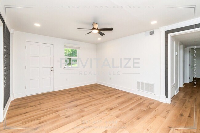 Building Photo - 2365 Sybel Dr