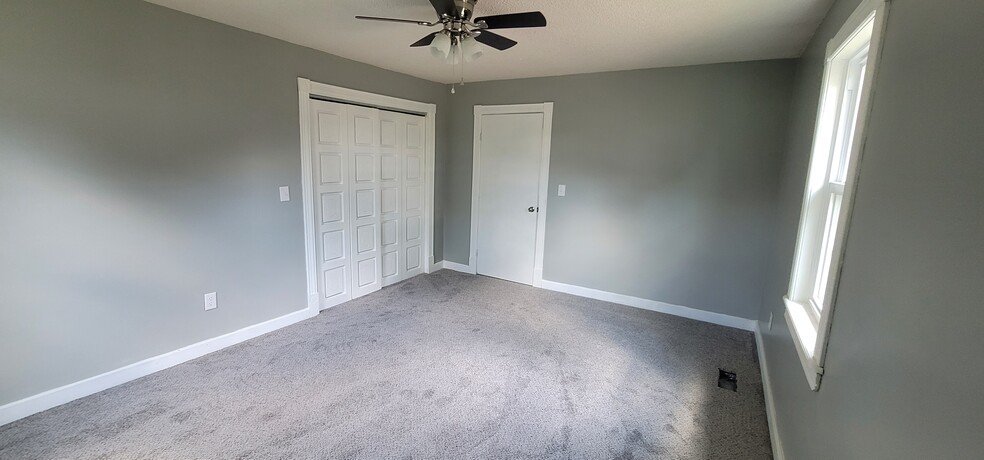 Primary Bedroom - 366 S Greensburg St
