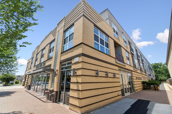 Building Photo - Experience refined living in this beautifu...