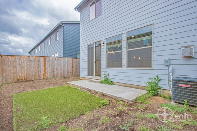 Building Photo - 12323 NE 116th Way