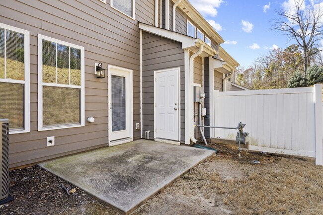 Building Photo - Craftsman 3BD Townhome Near Downtown Greenville | Garage + Granite Kitchen