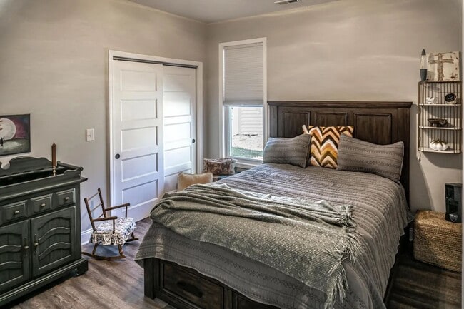 Building Photo - 515 Villa Ln