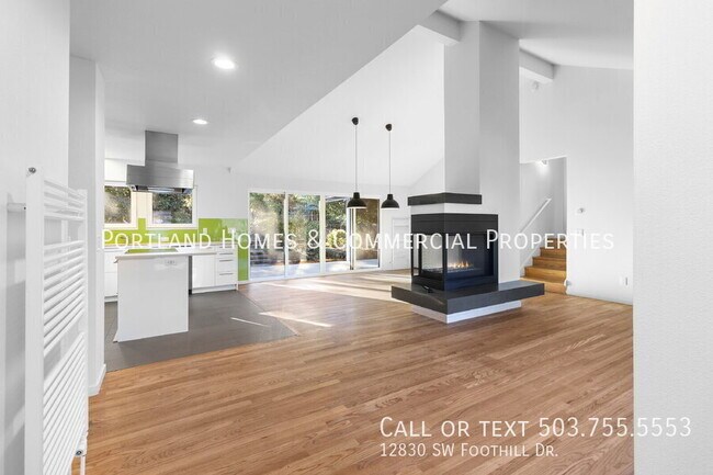 Building Photo - 12830 SW Foothill Dr