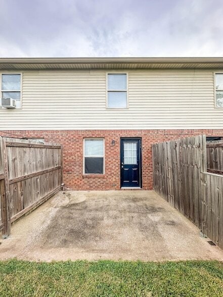 Building Photo - 108 Coyote Ct