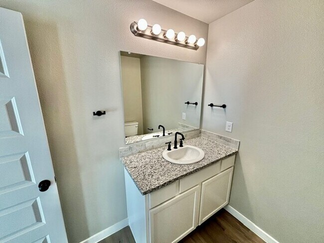 Building Photo - 3 bed 2 bath New Construction Home Available Now