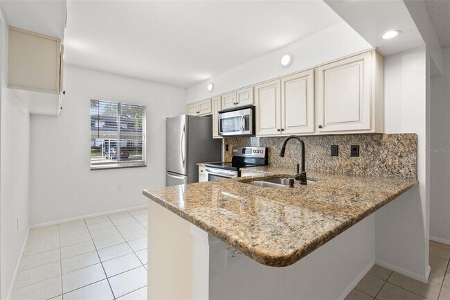 Building Photo - 121 Cypress Ln
