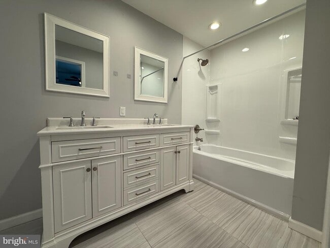 Building Photo - 7635 Stoney Creek Dr
