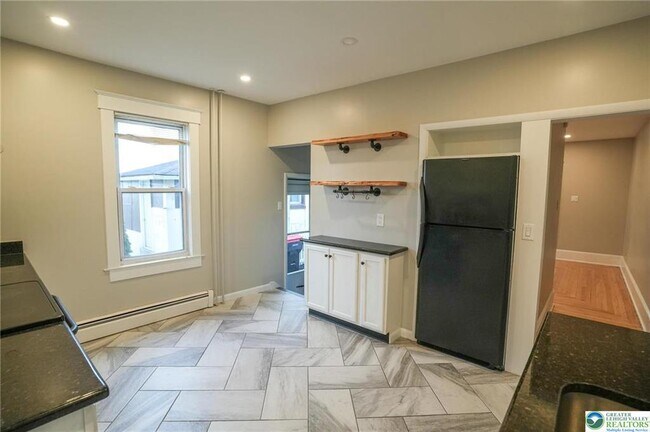 Building Photo - 628 Coal St