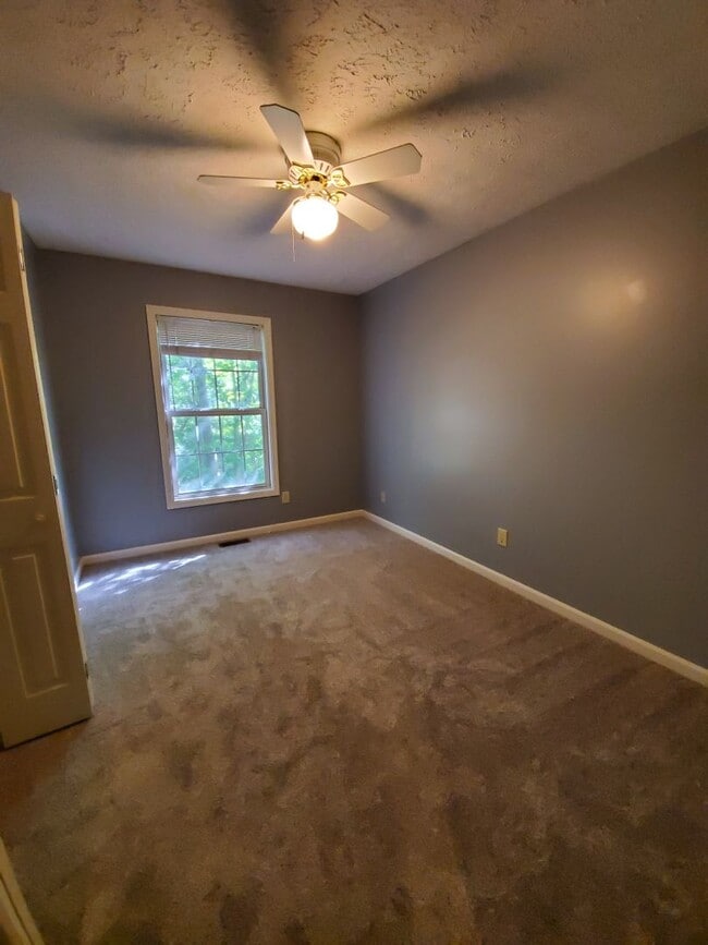 Building Photo - Nice Sherwood Hills Condo