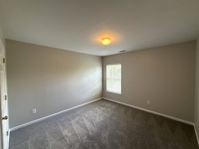 Building Photo - 4 Bedroom Home in Moss Creek!