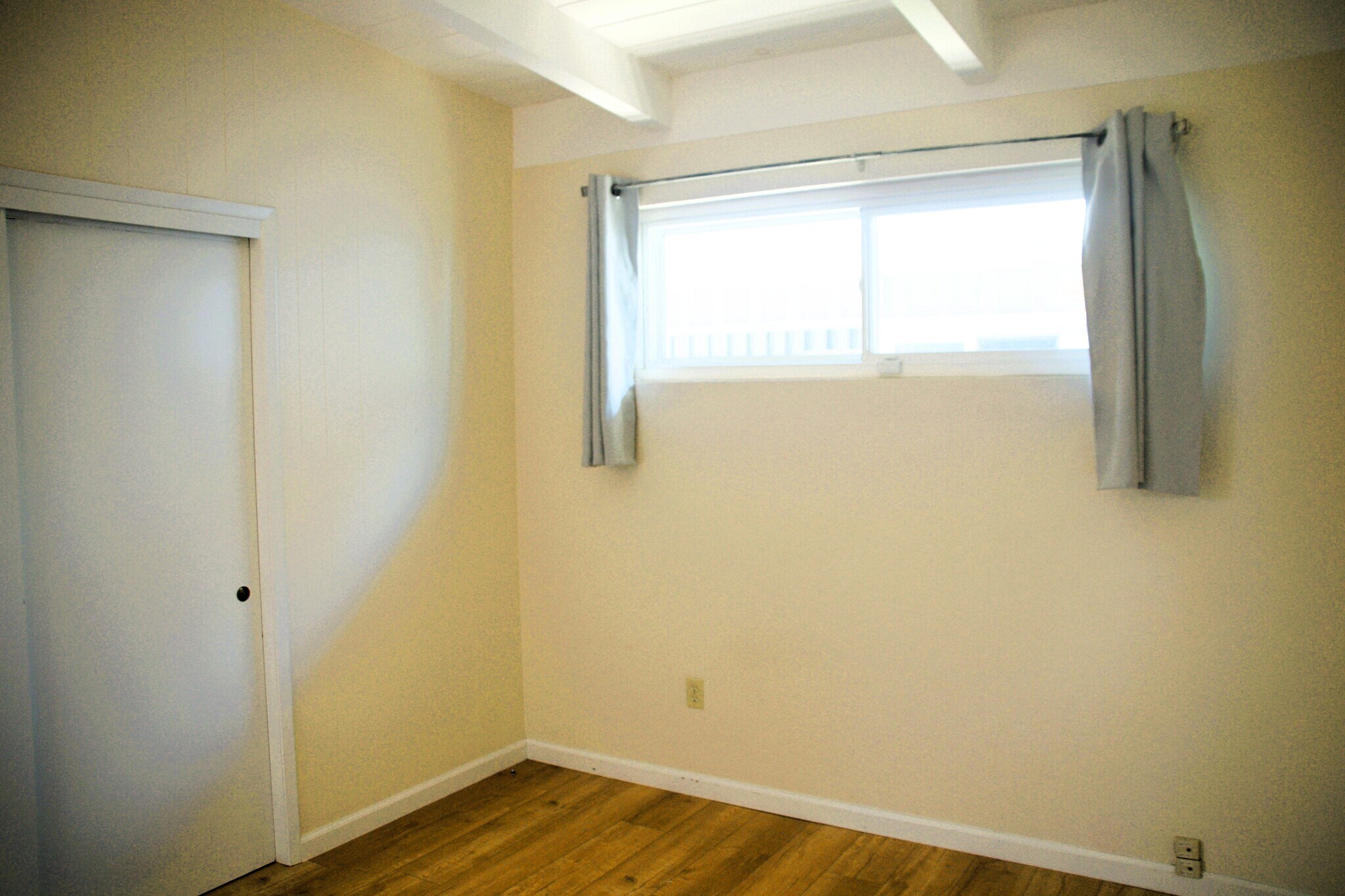 Building Photo - 220 Shoreview Dr