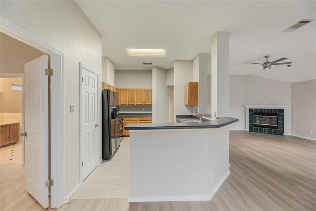 Building Photo - 8129 Hawick Dr