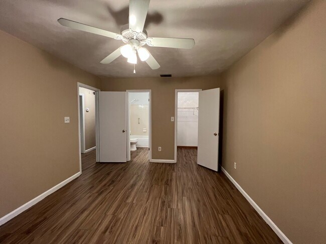 Building Photo - 2652 Millbank Dr