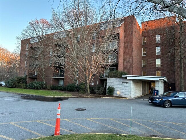 Building Photo - 50-56-56 Broadlawn Park