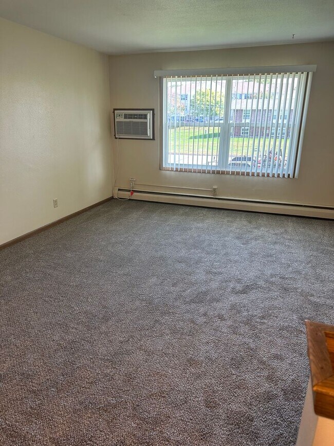 Building Photo - Forestview 2 Bedroom Upper Apartment FIRST...