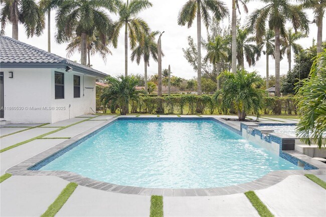 Building Photo - 3850 SW 130th Ave
