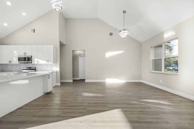 Building Photo - 3 Bedroom Home Located In The Sun N Lake Golf Community