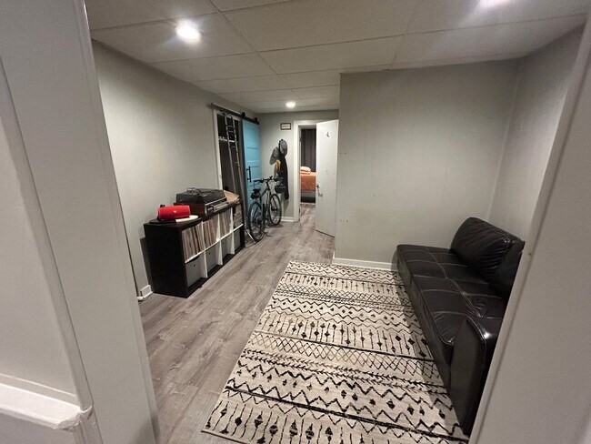 Building Photo - 3216 Jane St