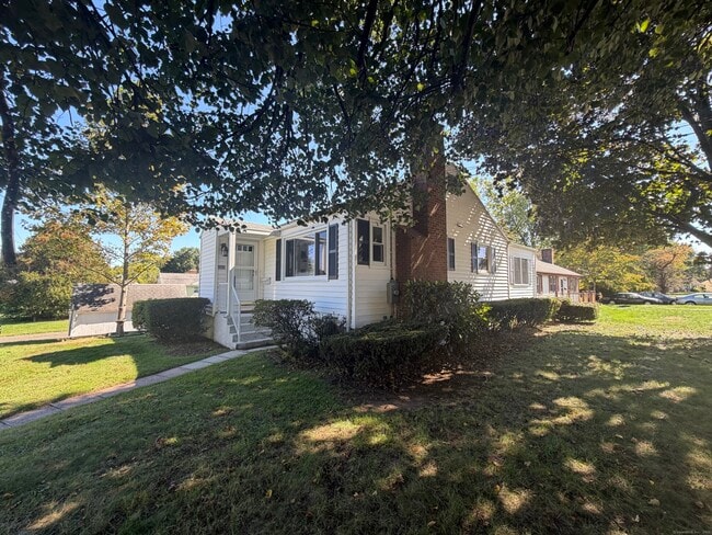 Primary Photo - 112 W Hartford Rd