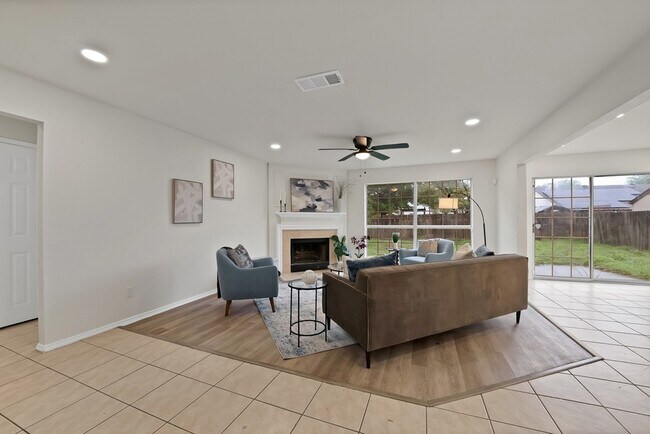 Building Photo - 7548 Meadow Creek Dr