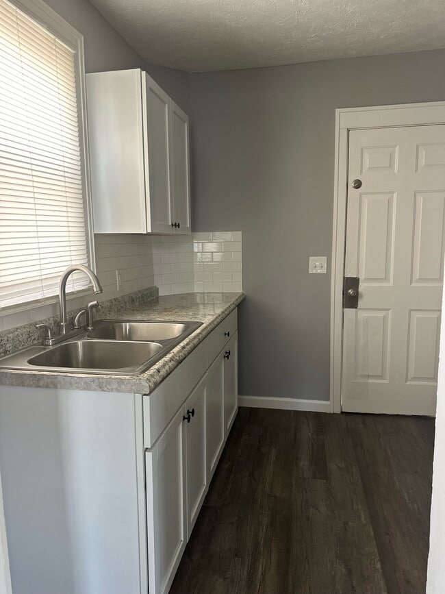 Building Photo - 2411 Indiana Way NE