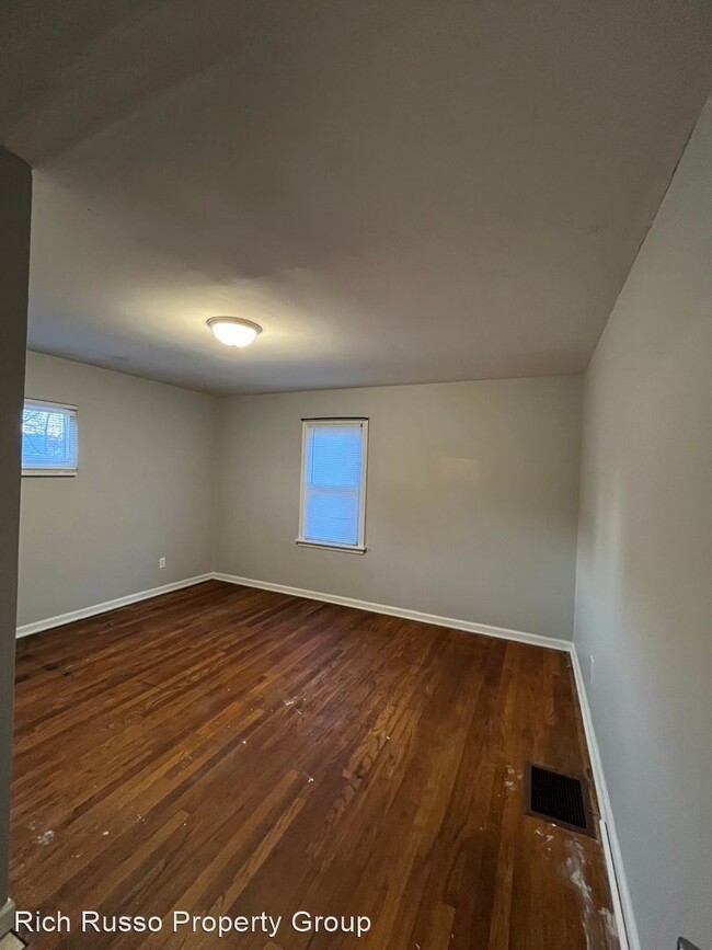 Building Photo - 4 br, 1.5 bath House - 4 bedroom 1.5 bathr...