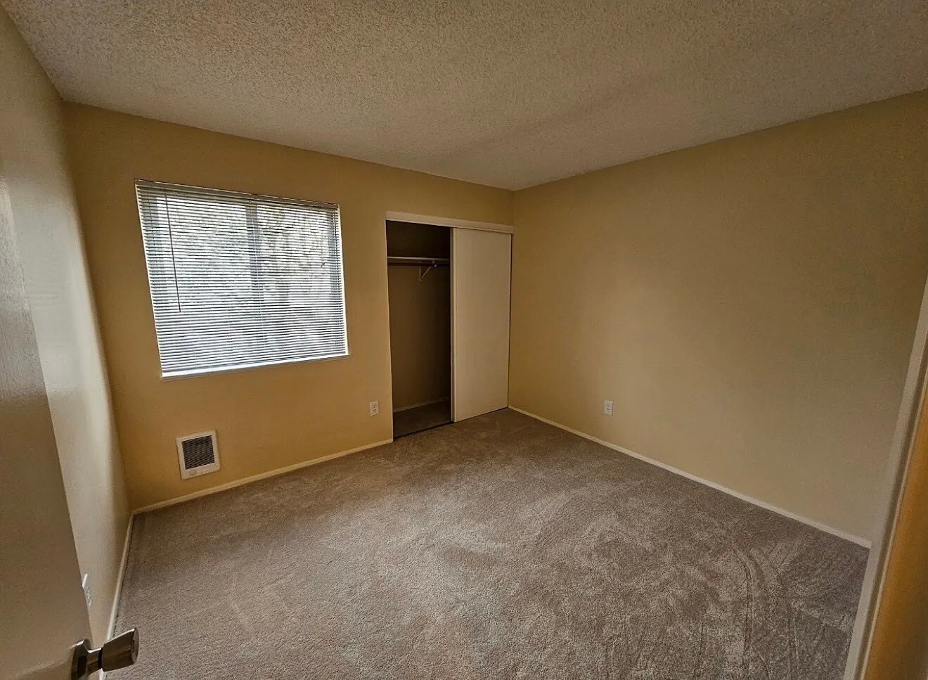 Building Photo - 200 SW Florence Ave