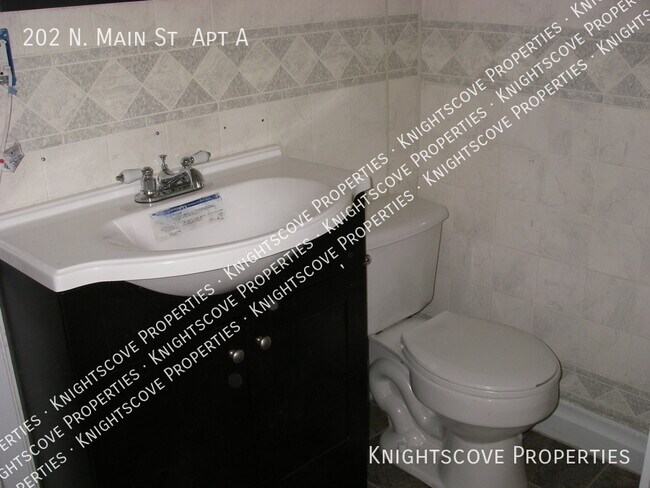 Building Photo - 202 N Main St