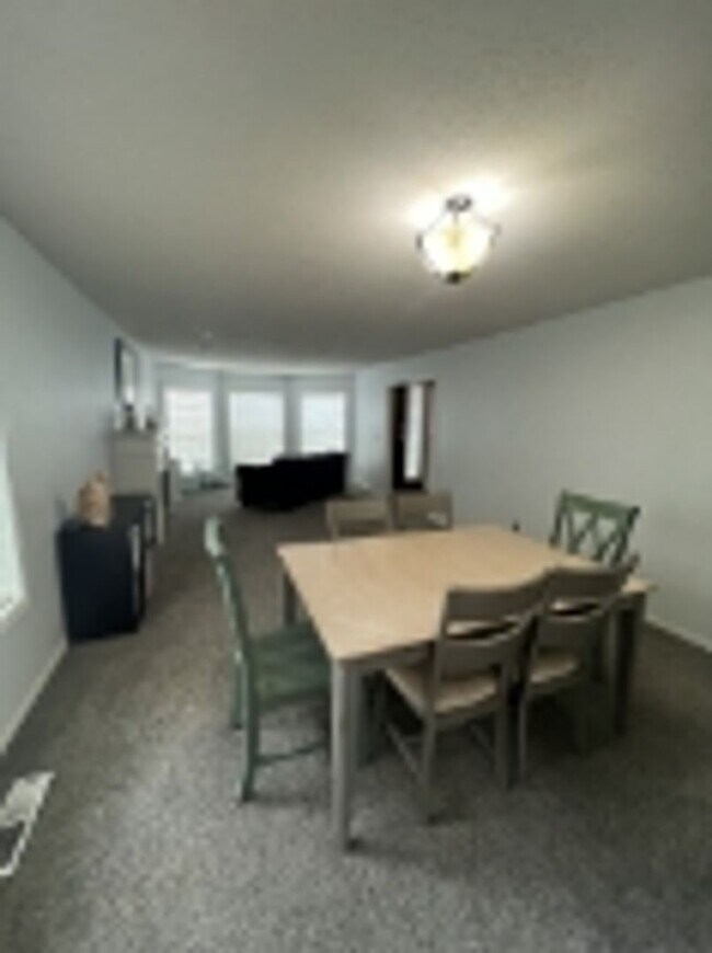 Building Photo - Luxurious 4-Bedroom Home in Keizer – Spacious, Elegant & Perfect for Entertaining