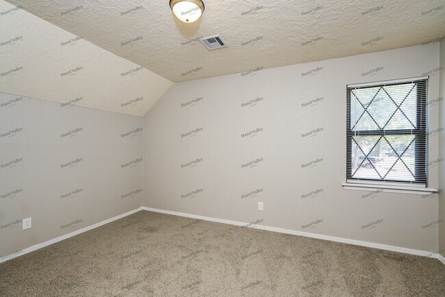 Building Photo - 8304 S 6th St