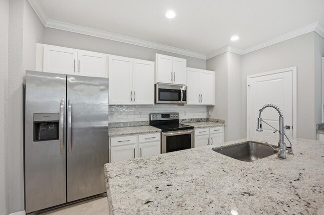 Building Photo - 4010 Tomoka Dr