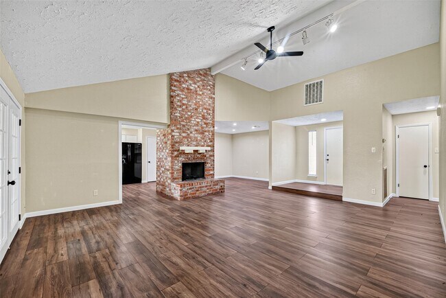 Building Photo - 711 Leicester Ln