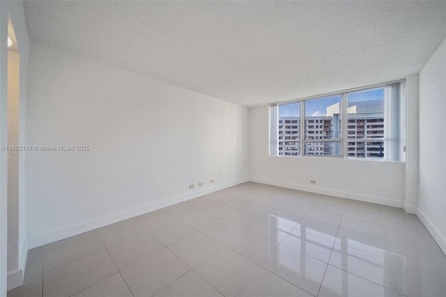 Building Photo - 1500 Bay Rd
