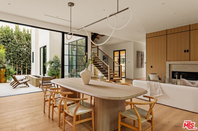 Building Photo - 11937 Addison St