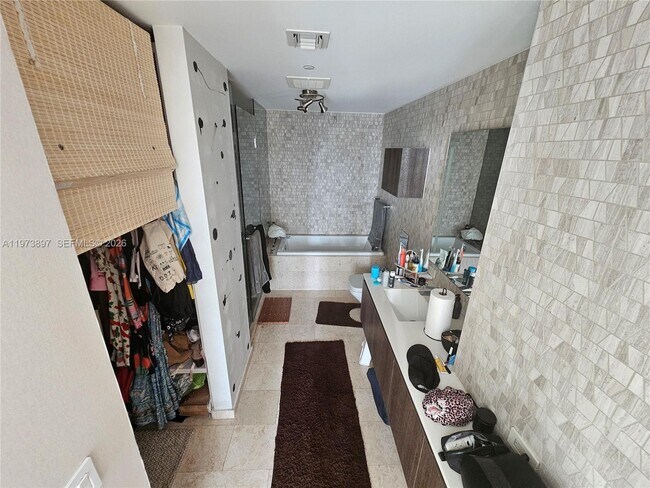 Building Photo - 68 SE 6th St