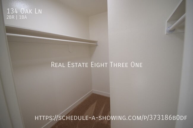 Building Photo - 134 Oak Ln