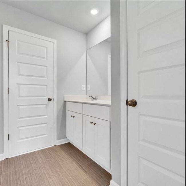 Building Photo - 583 Harrison Mill St