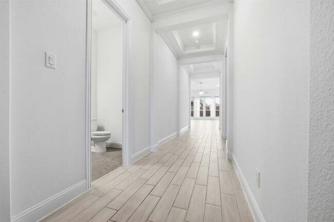 Building Photo - 208 Sequoia Dr