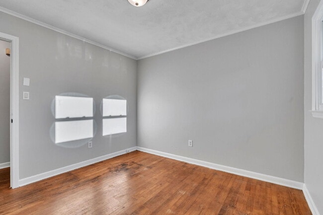 Building Photo - Freshly Updated 2BR / 1BA Single-Level Duplex $1350/mo rent***