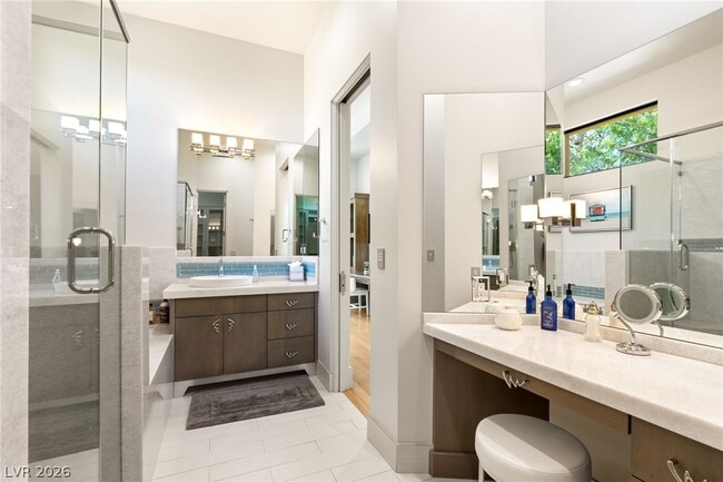 Building Photo - 2 Castle Oaks Ct