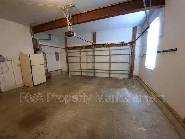 Building Photo - 6002 Oak Landing Dr