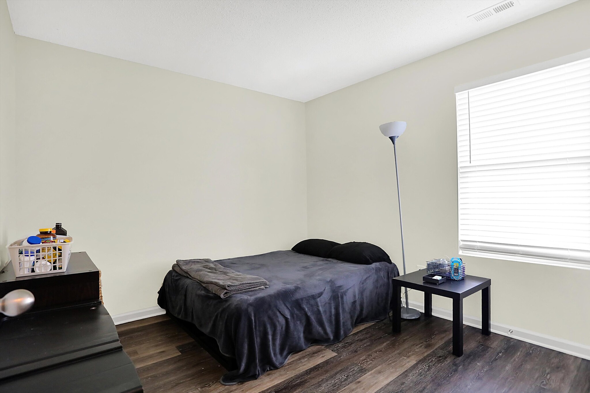 Building Photo - 5549 Wild Horse Dr