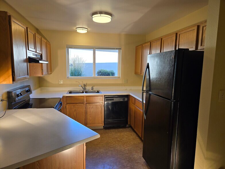 Building Photo - 315 Janet St