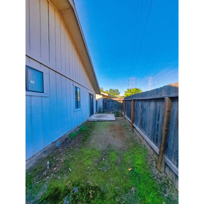 Building Photo - 4593 N Emerson Ave